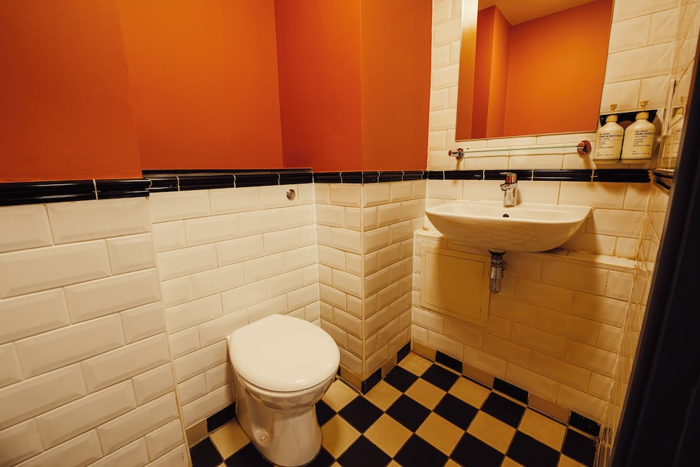 Twin Room - Photo 8