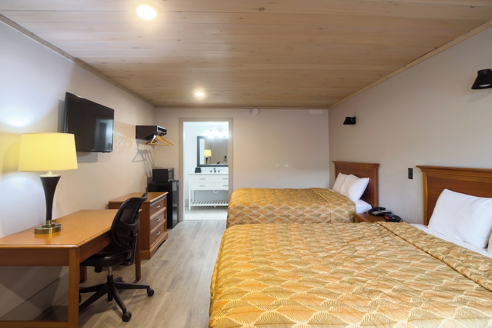 Room, 2 Queen Beds, River View - Photo 3