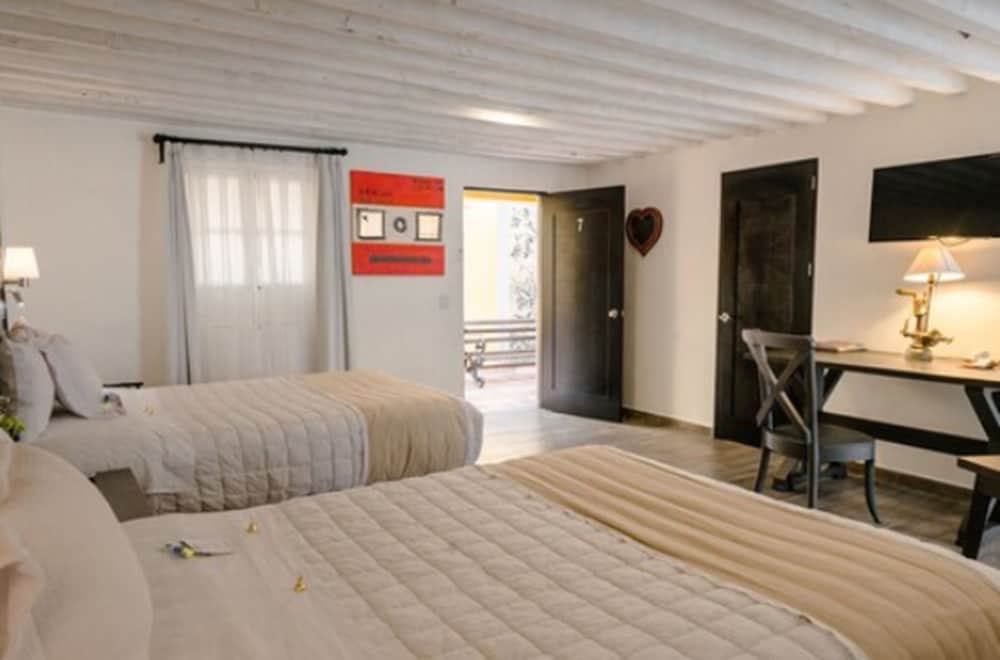 Family Room - Photo 2