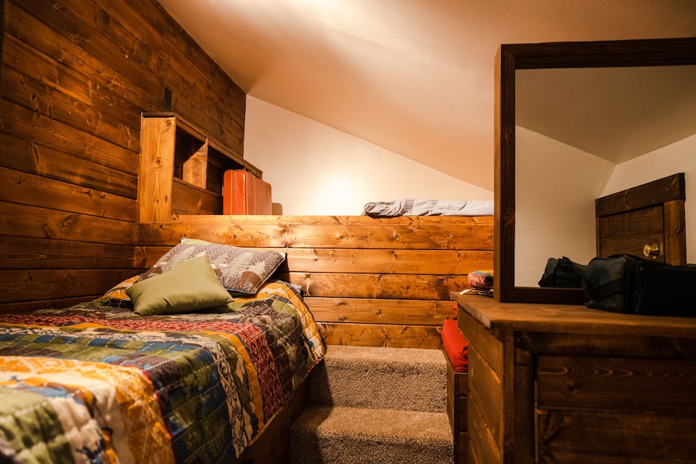 Standard Room, Multiple Beds, Non Smoking (Upstairs Private Bath) photo 1
