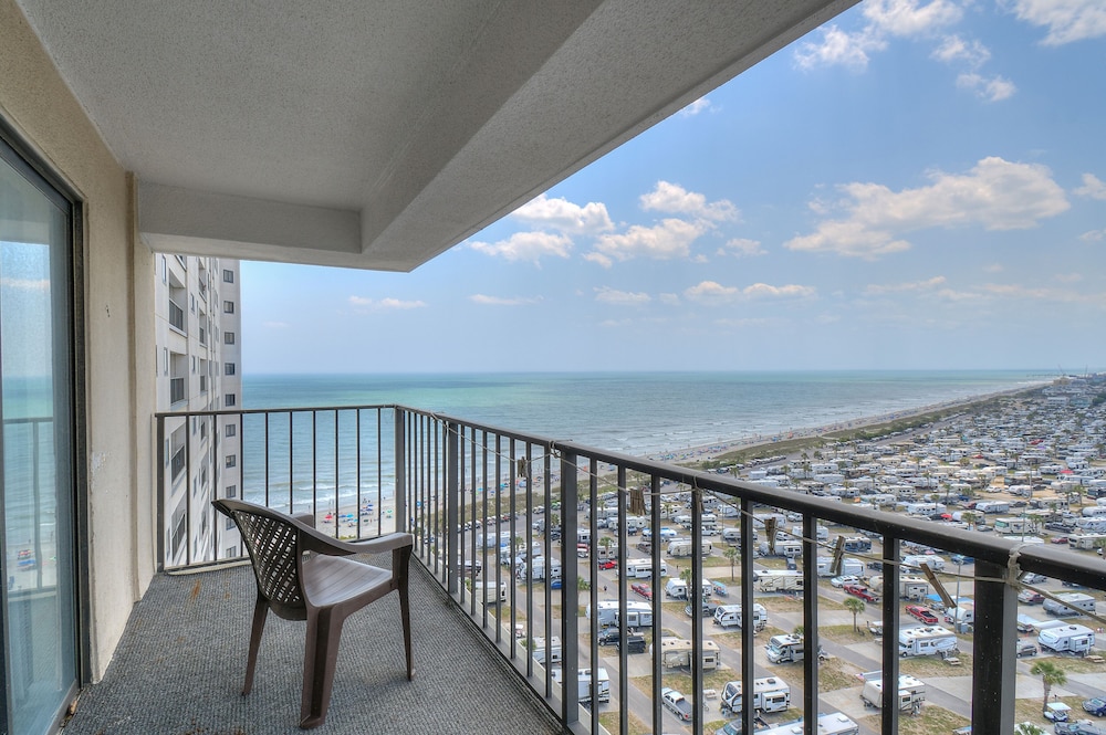Condo, 2 Bedrooms, Pool Access, Ocean View (Renaissance Tower 1516)