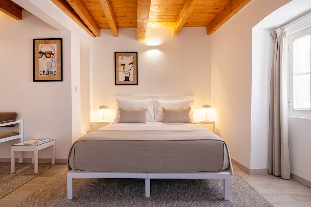 Deluxe Room, 1 Queen Bed