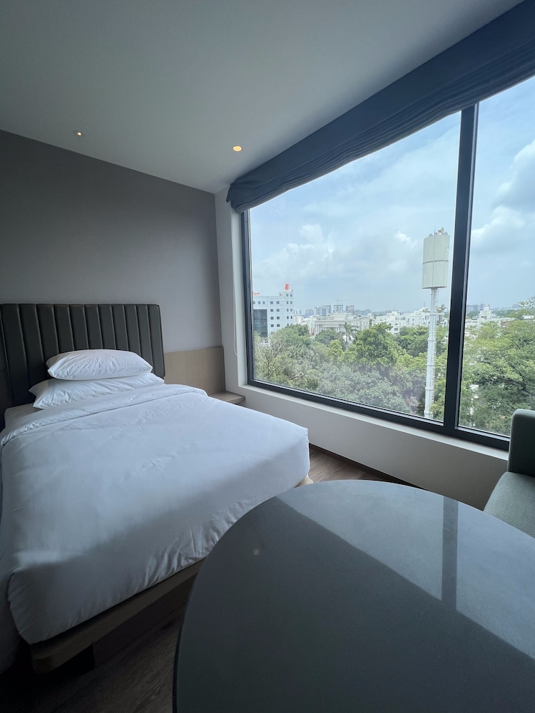 Premium Room, 1 King Bed with Sofa bed, City View - Photo 1