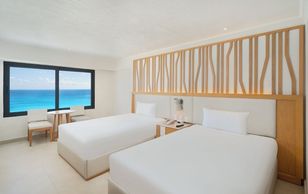 Deluxe Room, Ocean View - Photo 2