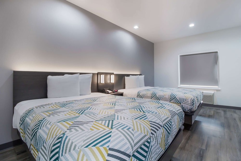 Standard Room, 2 Queen Beds, Non Smoking, Kitchenette - Photo 2