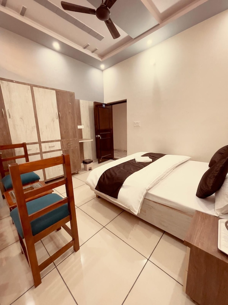 Economy Double Room photo 3