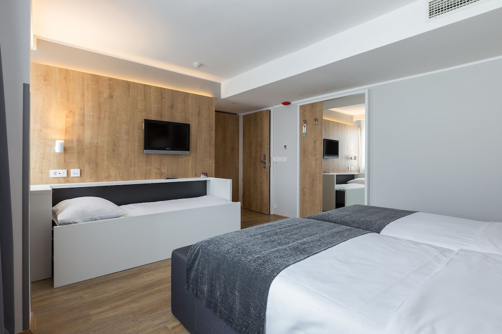 Triple Room - Photo 2