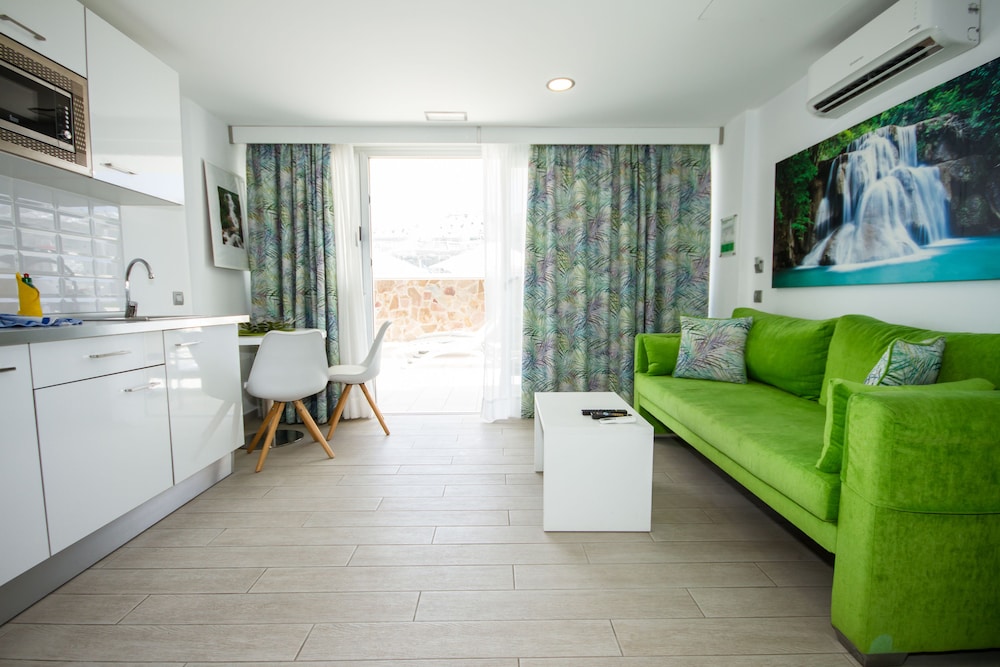 Premium Studio, Terrace (Single Use)