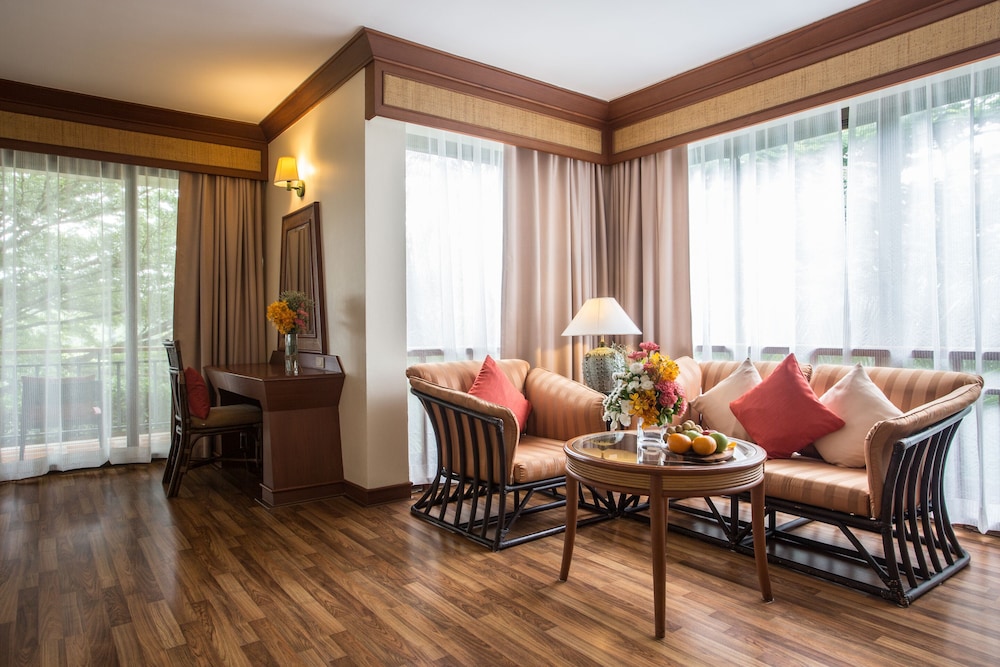 Deluxe King Bed Room photo 2