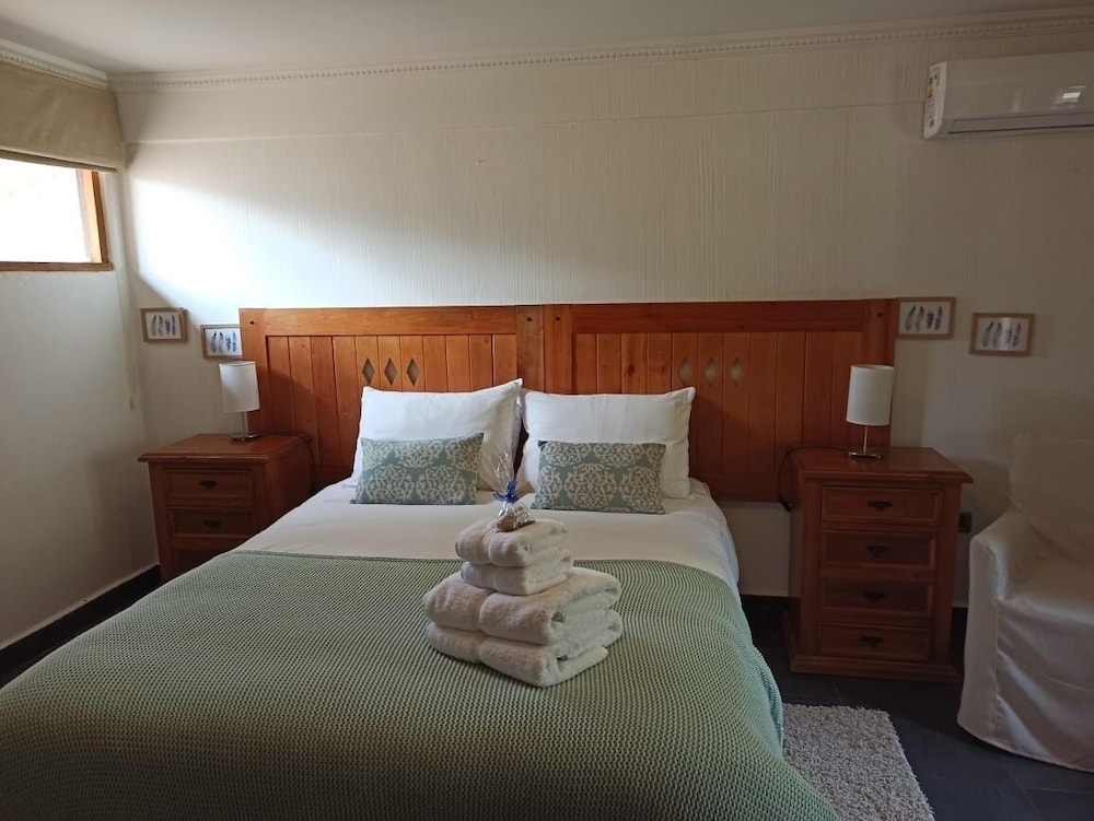 Classic Double Room, 1 Queen Bed, Mountain View (2) photo 2