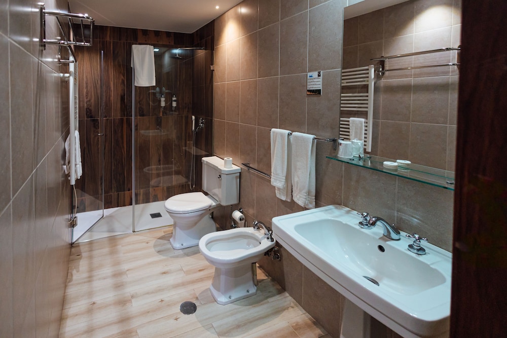 Family Room, 2 Bedrooms - Photo 6