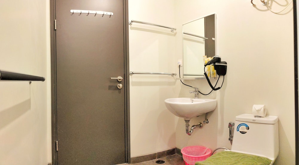 8-AD, 2 Bedroom Apartment photo 2