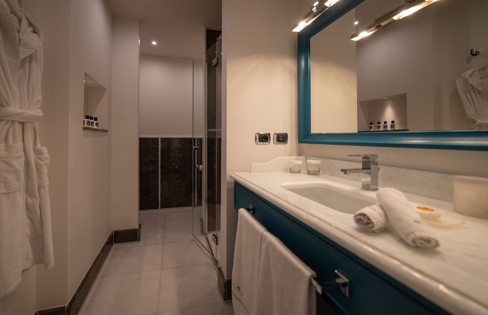 Deluxe Double Room, 1 Bedroom, Bay View, Sea Facing thumbnail 6