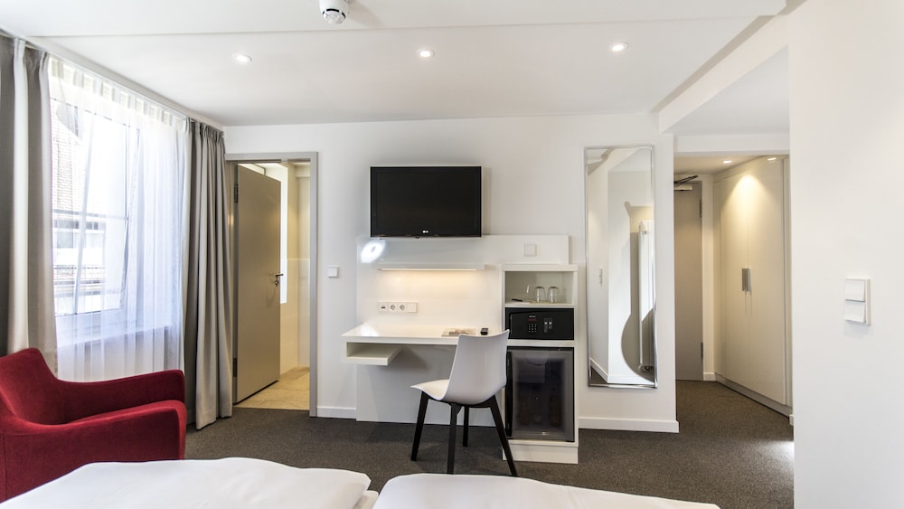 Double Room, 1 King Bed, Non Smoking photo 3