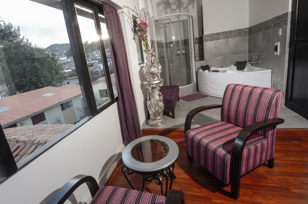 Deluxe Suite, City View photo 2