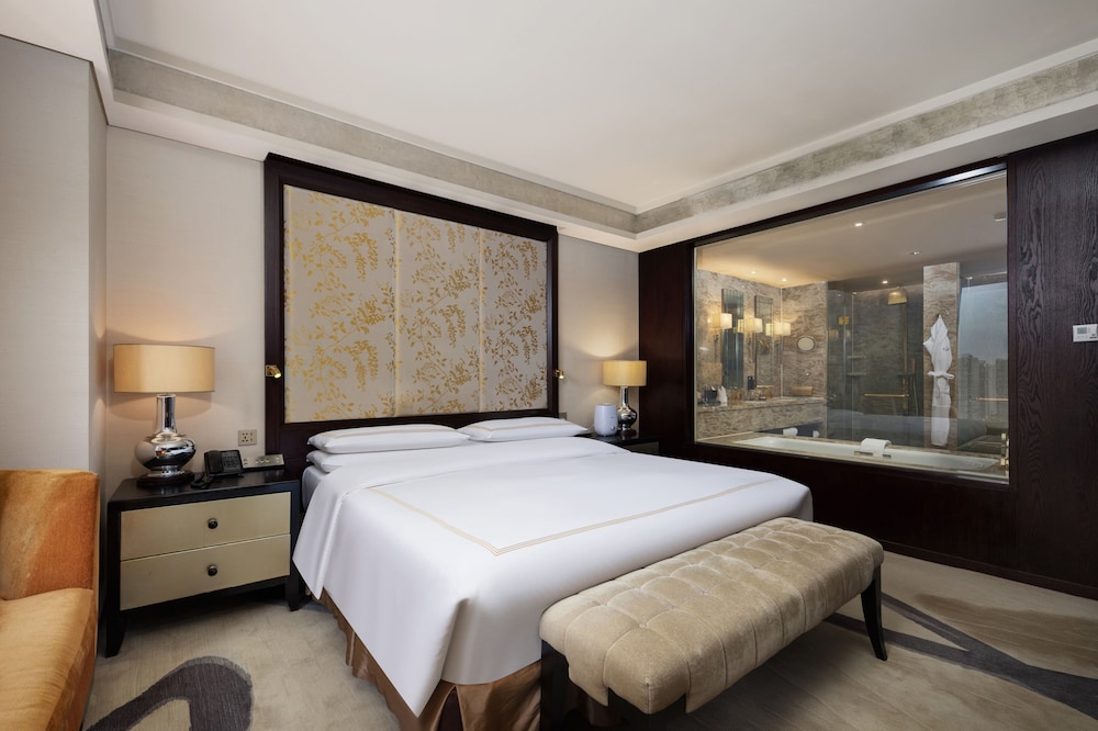 Signature Suite - Free Fairmont Gold Lounge Benefits - Photo 4