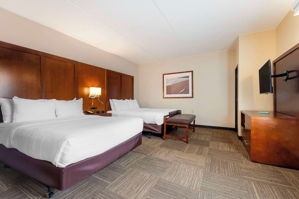 City View Deluxe Balcony Queen Suite (Accessible)