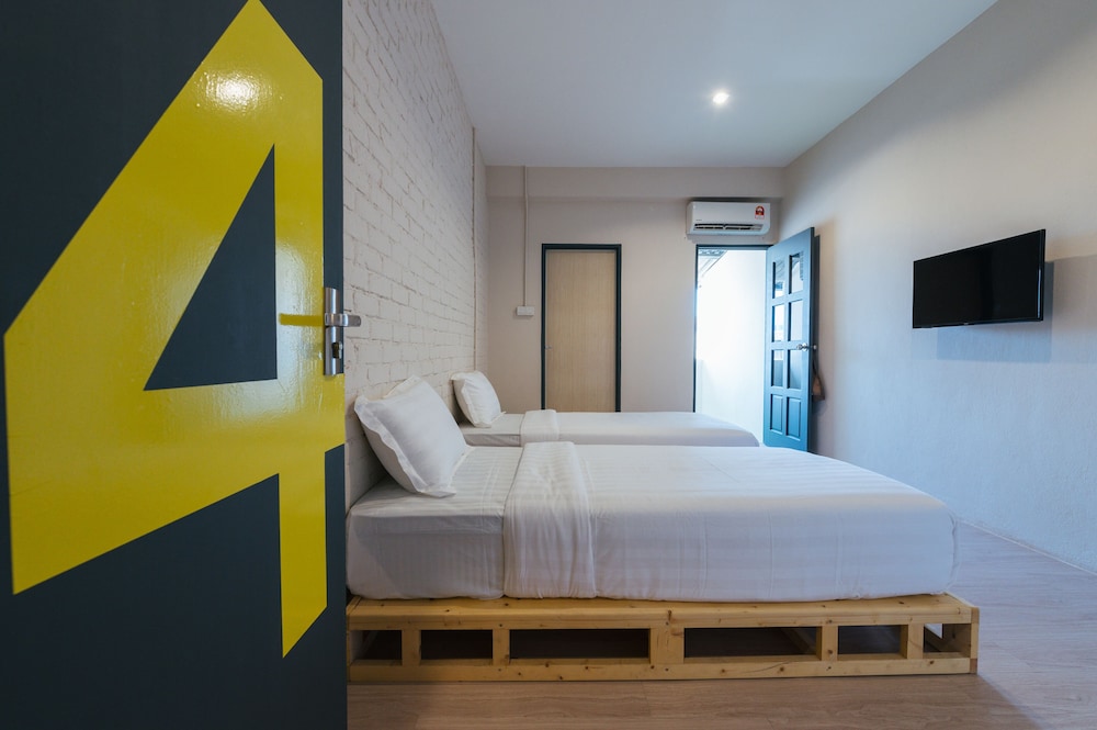Twin Room - Photo 2