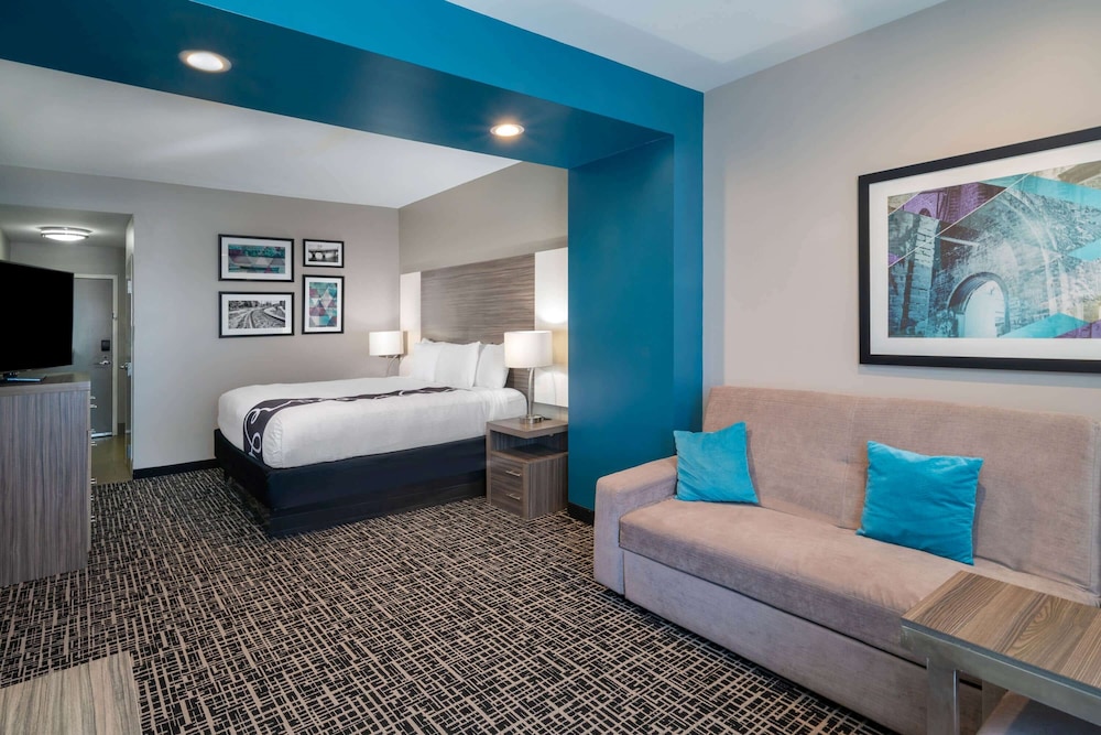 Deluxe Room, 1 King Bed, Non Smoking photo 1