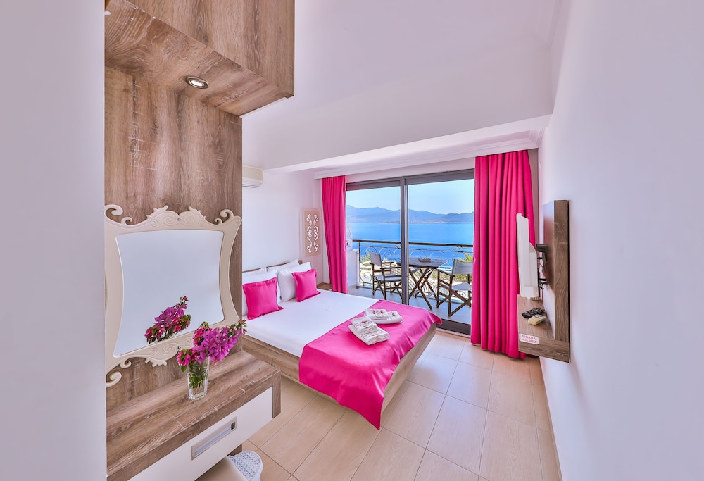 Double Room, Balcony, Sea View photo 1