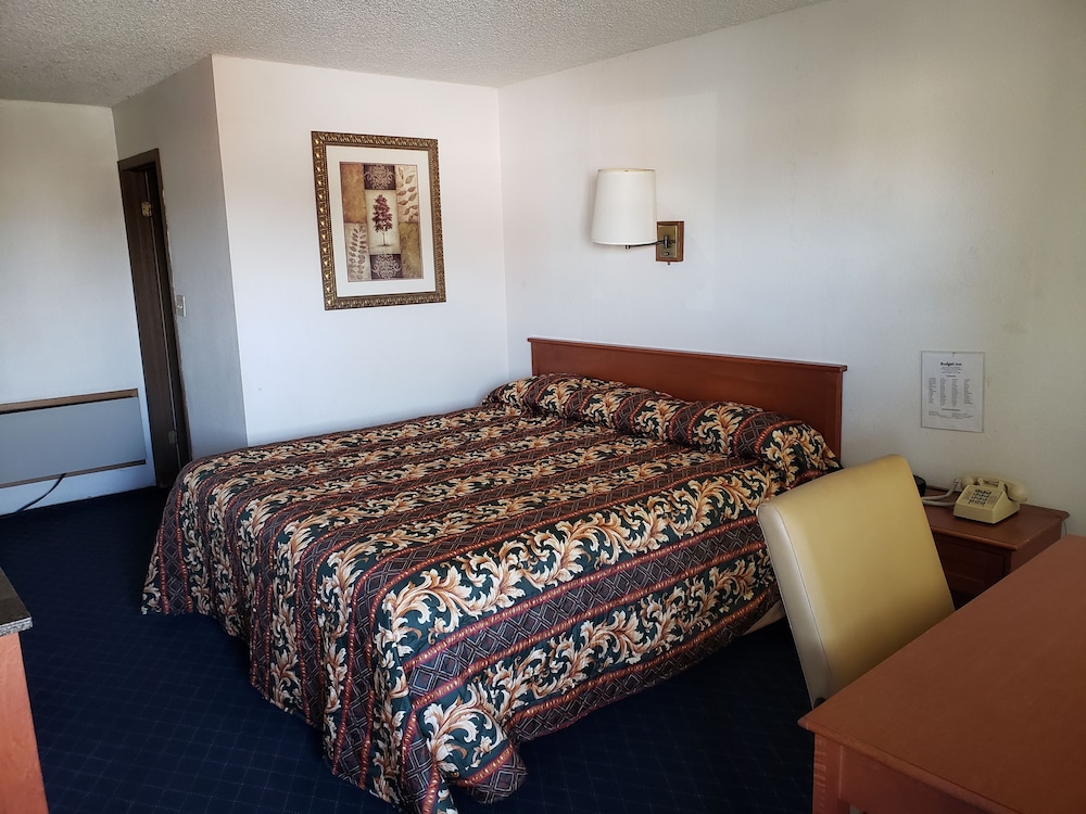 Standard Room, 1 King Bed, Smoking photo 3