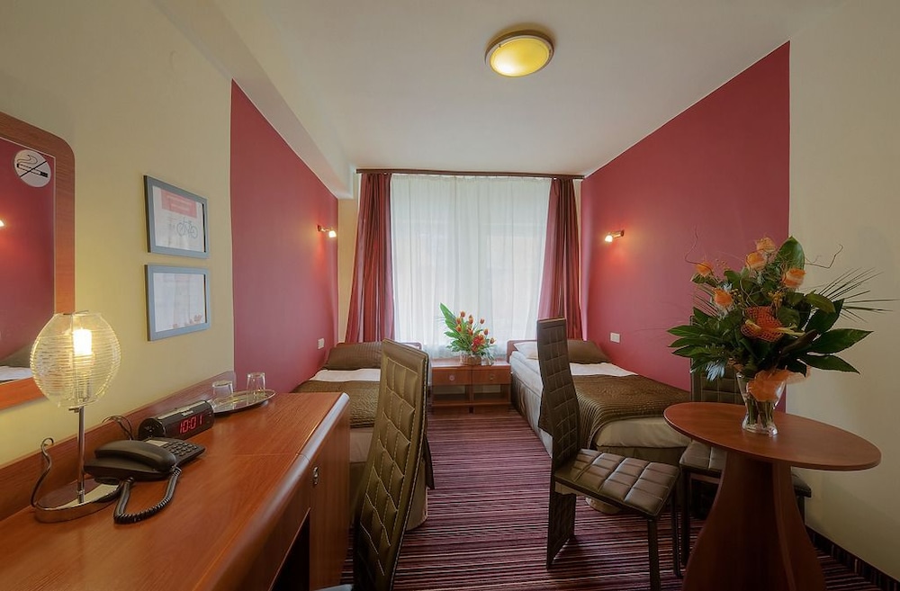 Double or Twin Room - Photo 4