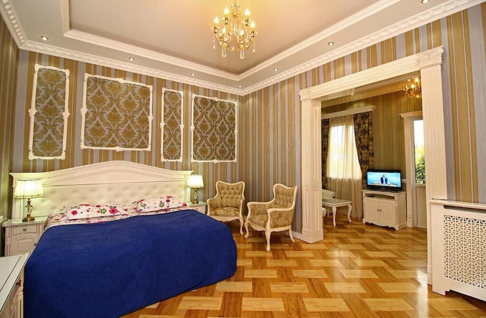 Suite, 1 King Bed, Balcony
