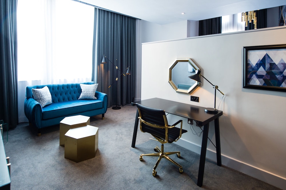 Suite - Photo 7