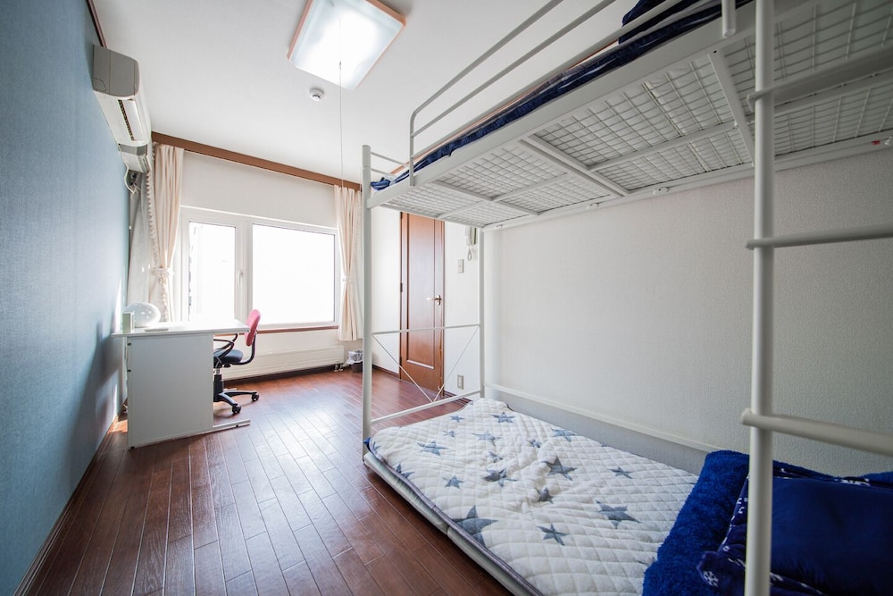 House - Photo 2