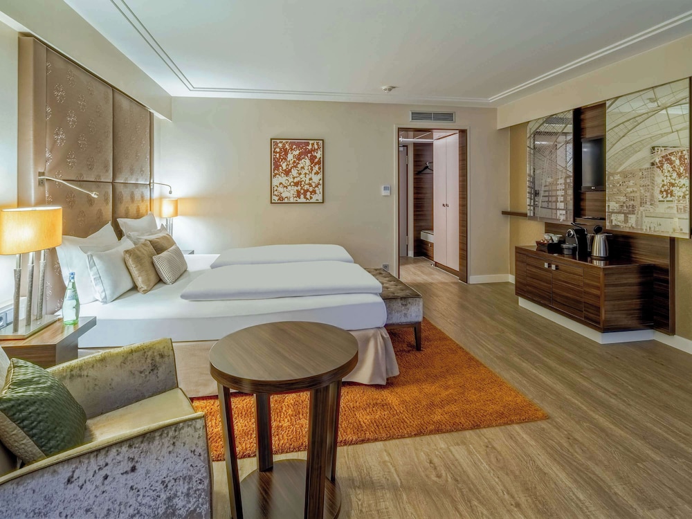 Executive Twin Room, 1 King Bed photo 3