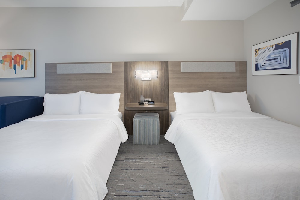 Room, Multiple Beds, Accessible Bathtub (Communications, Mobility)