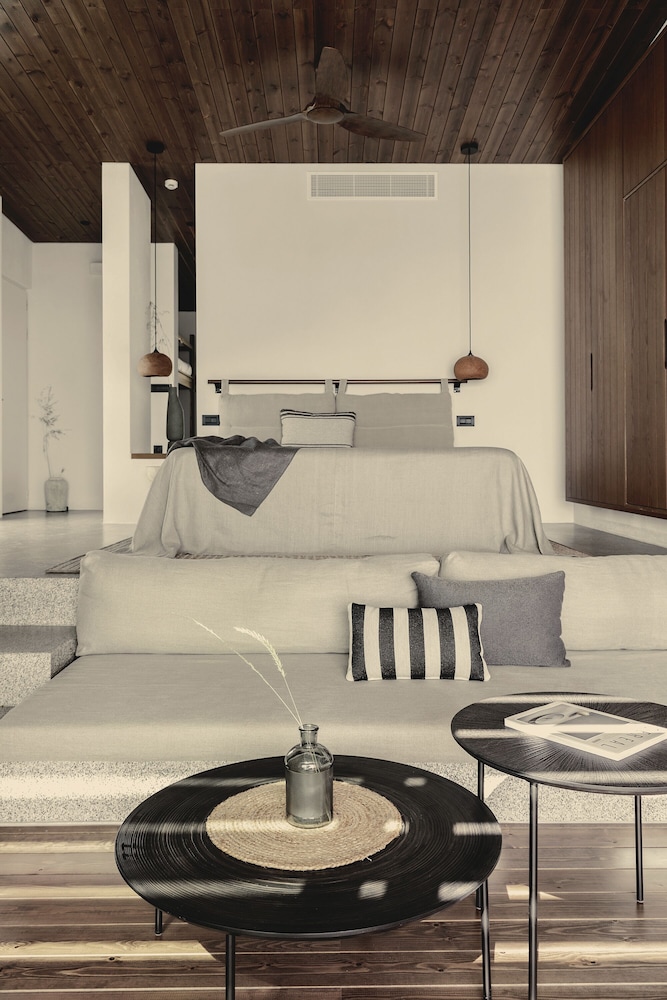 Grand Suite, Private Pool, Sea Front photo 3