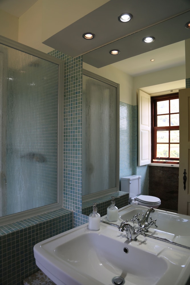 Standard Suite, Multiple Beds, Non Smoking, Private Bathroom photo 3