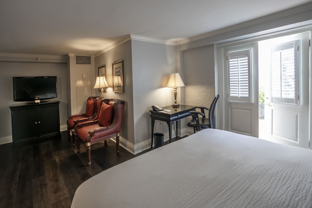 Deluxe Room, 1 King Bed (Deluxe Poolside Courtyard King) - Photo 2