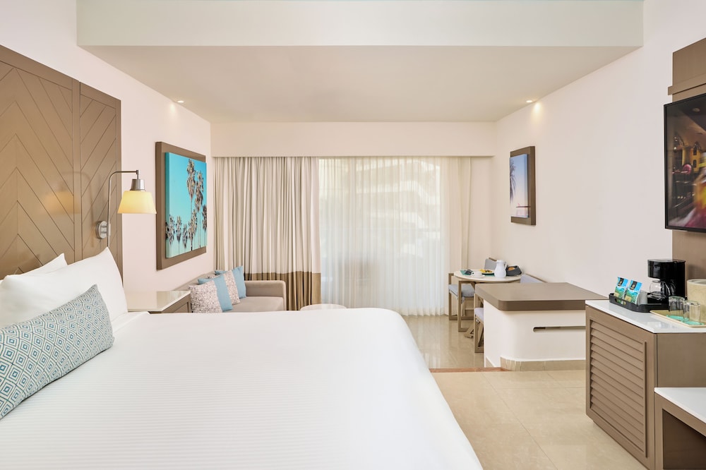 Junior Room, 1 King Bed