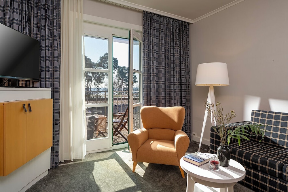 Suite, Lakeside