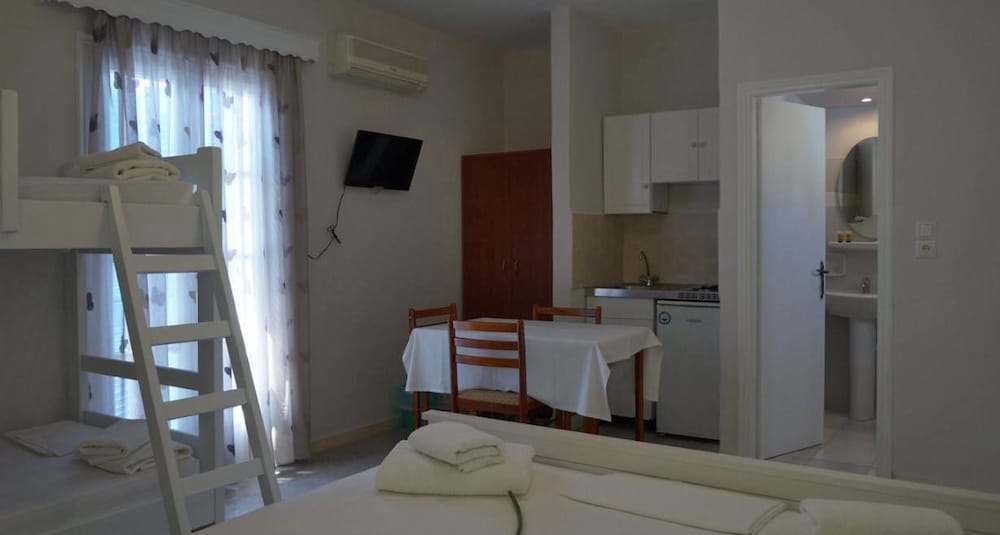 Standard Quadruple Room photo 3