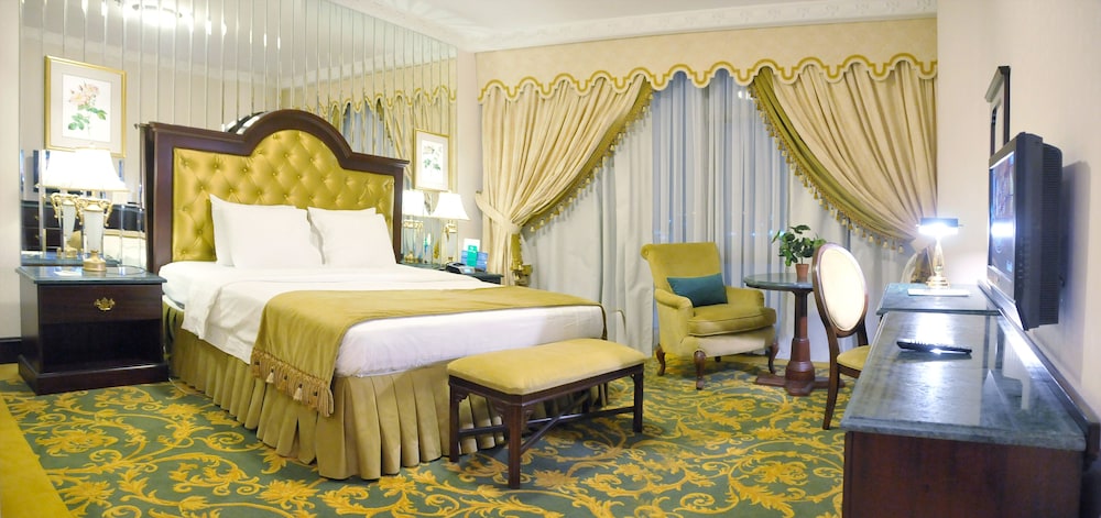 Junior Suite, 1 King Bed - Photo 1