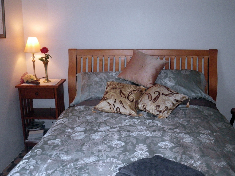 Standard Room, Ensuite photo 2