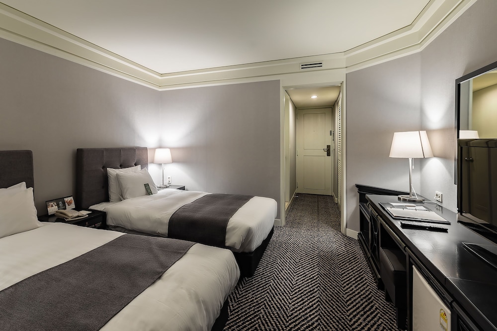 Deluxe Family Twin Room, Bathtub - Photo 4