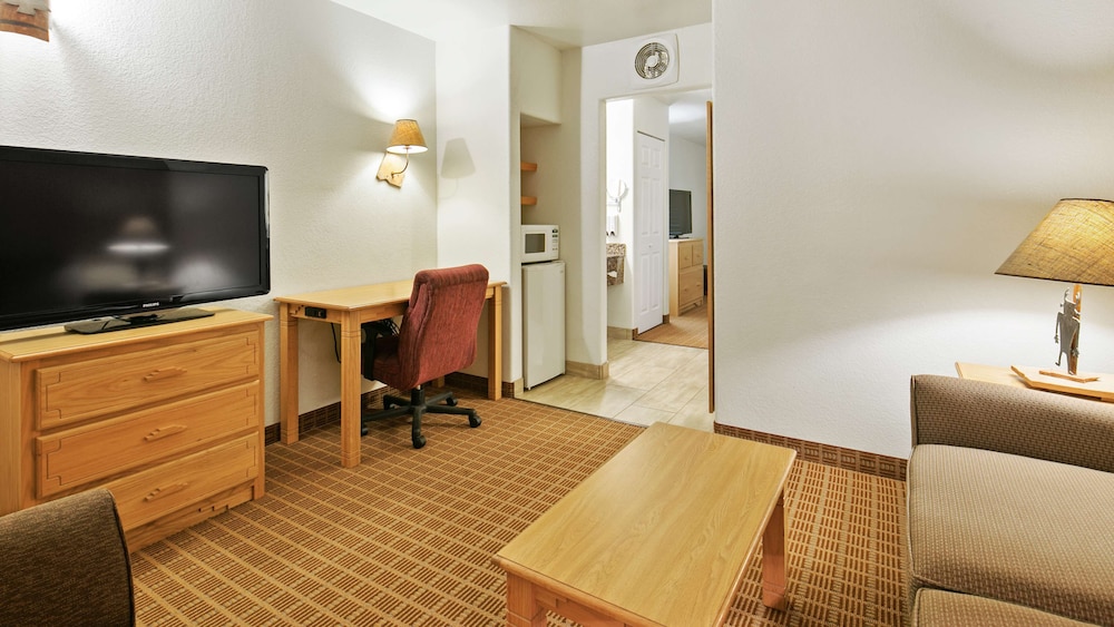 Suite, Multiple Beds, Non Smoking, Refrigerator & Microwave (with Sofabed) photo 2