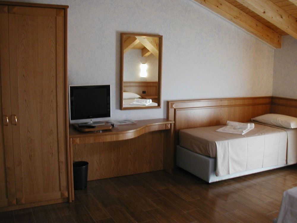 Family Quadruple Room, Balcony, Lake View