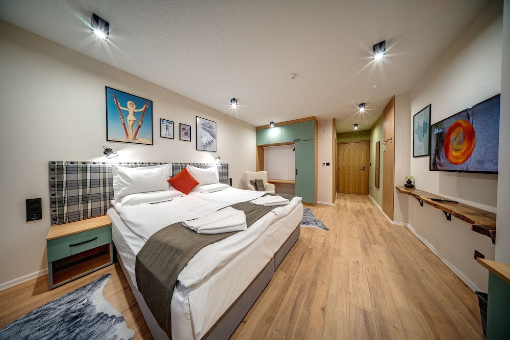 Deluxe Double or Twin Room photo 2
