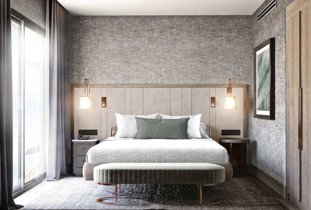 Superior Suite, City View