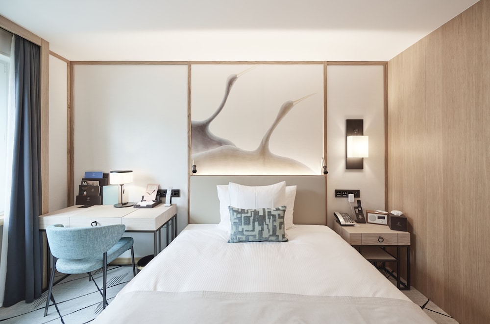 Riverside Queen Room - Photo 2