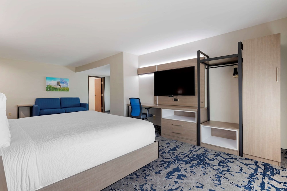 Suite, 1 King Bed, Non Smoking - Photo 5