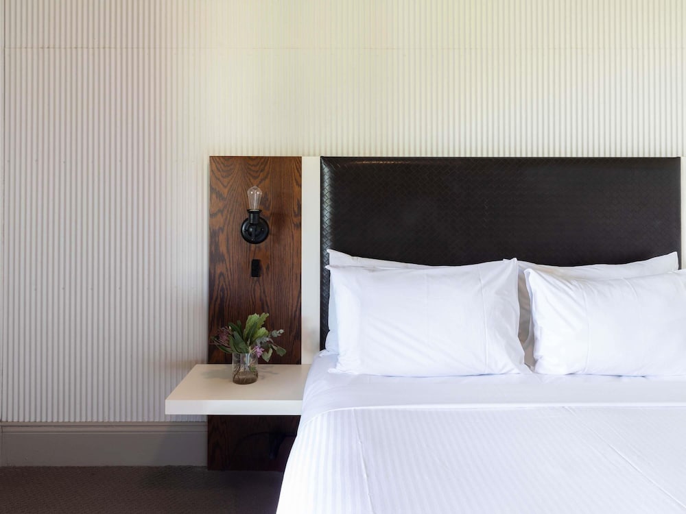 Room, 1 King Bed - Photo 4
