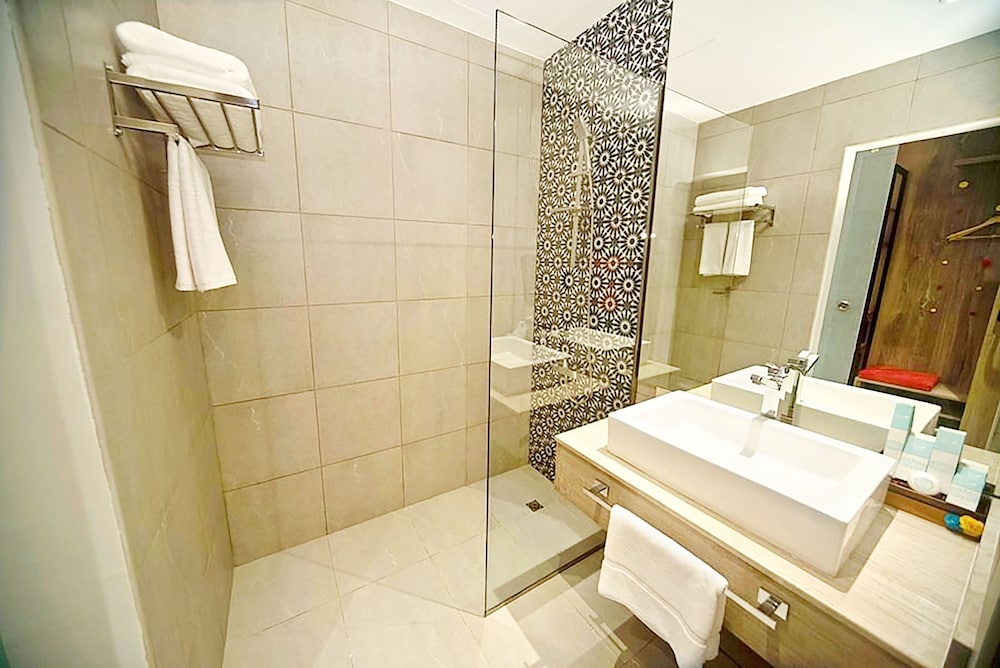 Deluxe Double Room (includes 25% off F&B) photo 2