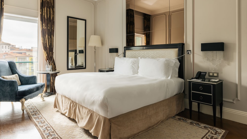 Classic Room, 1 King Bed, Accessible - Photo 7