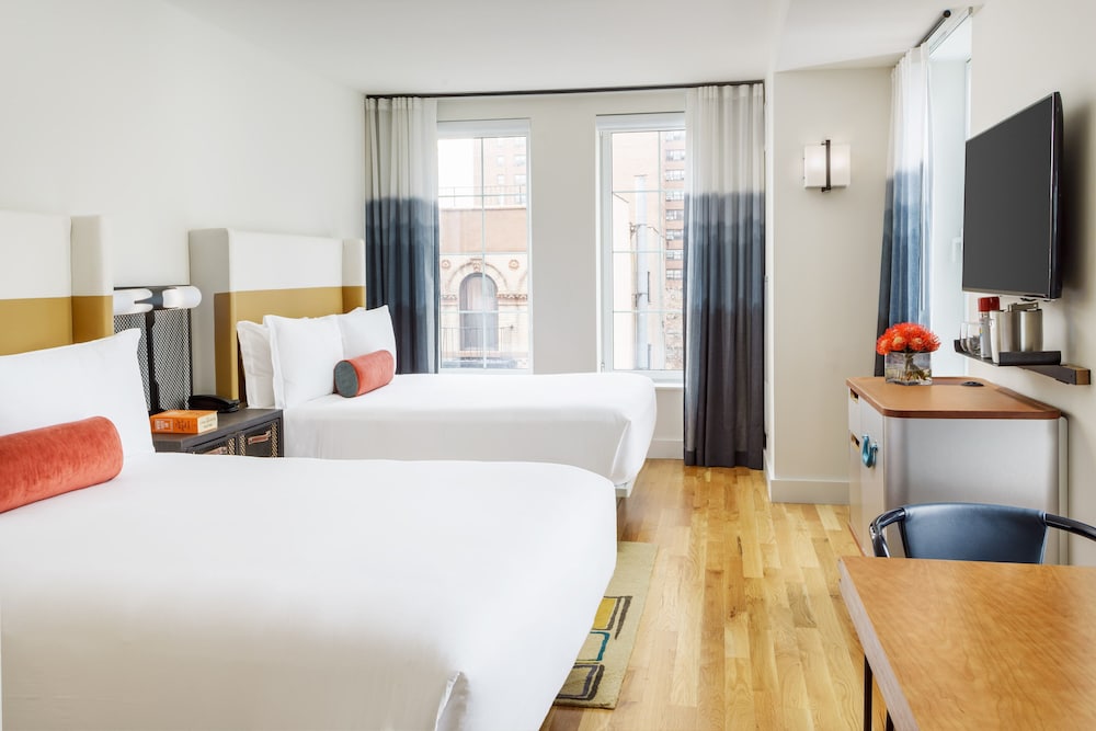 Standard Room, 2 Twin Beds, Roll-in Shower (Mobility)